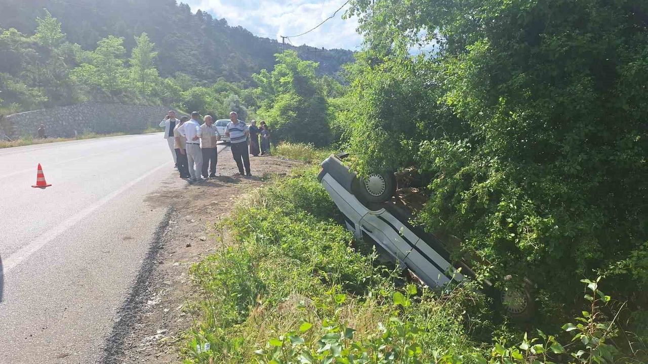 Çorum'da otomobil şarampolde takla attı: 1 yaralı