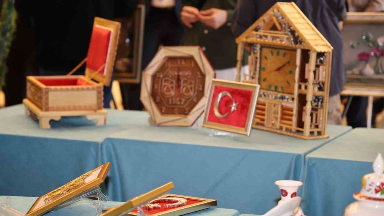 'Demir Parmaklıklardan Tuvale, Değişimin ve Emeğin