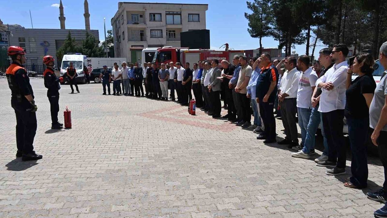 Derik'te yangın söndürme ve tahliye tatbikatı gerçekleştiril
