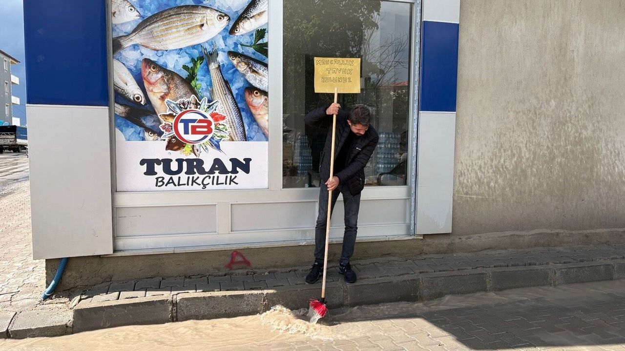 Diyadin'de sağanak yağış sonrası su birikintileri 