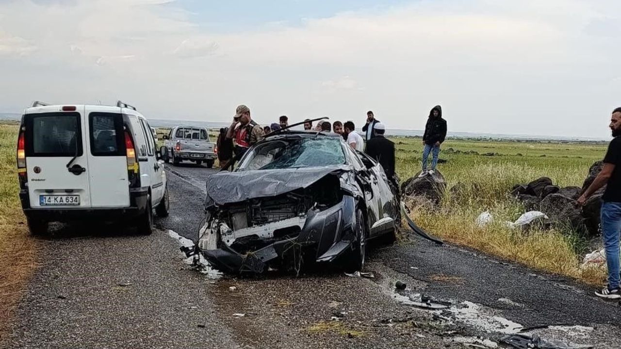 Diyarbakır'da 2 kişinin öldüğü kaza anı cep telefonu kameras