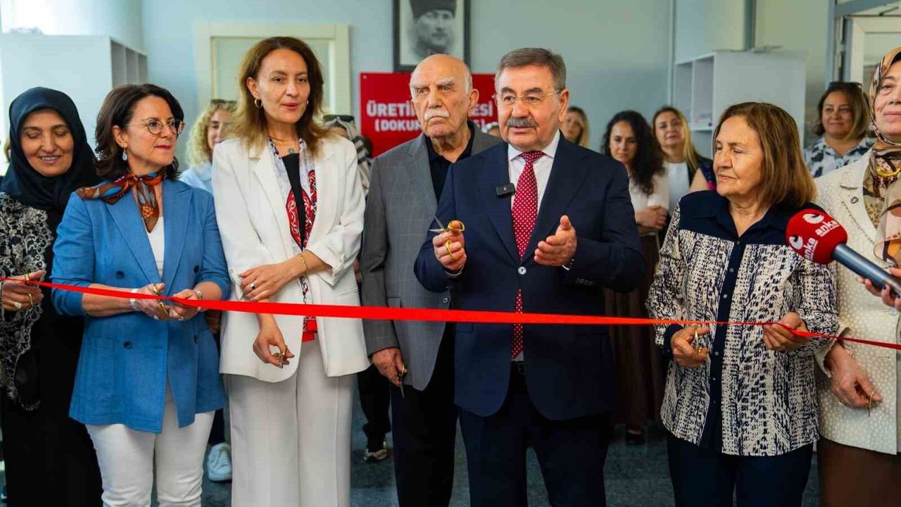 Dokuyarak atıklardan ürüne: Dokuma ve nakış atölyesi açıldı
