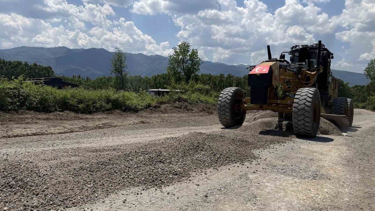 Duraklar köyünde yol çalışmaları sürüyor