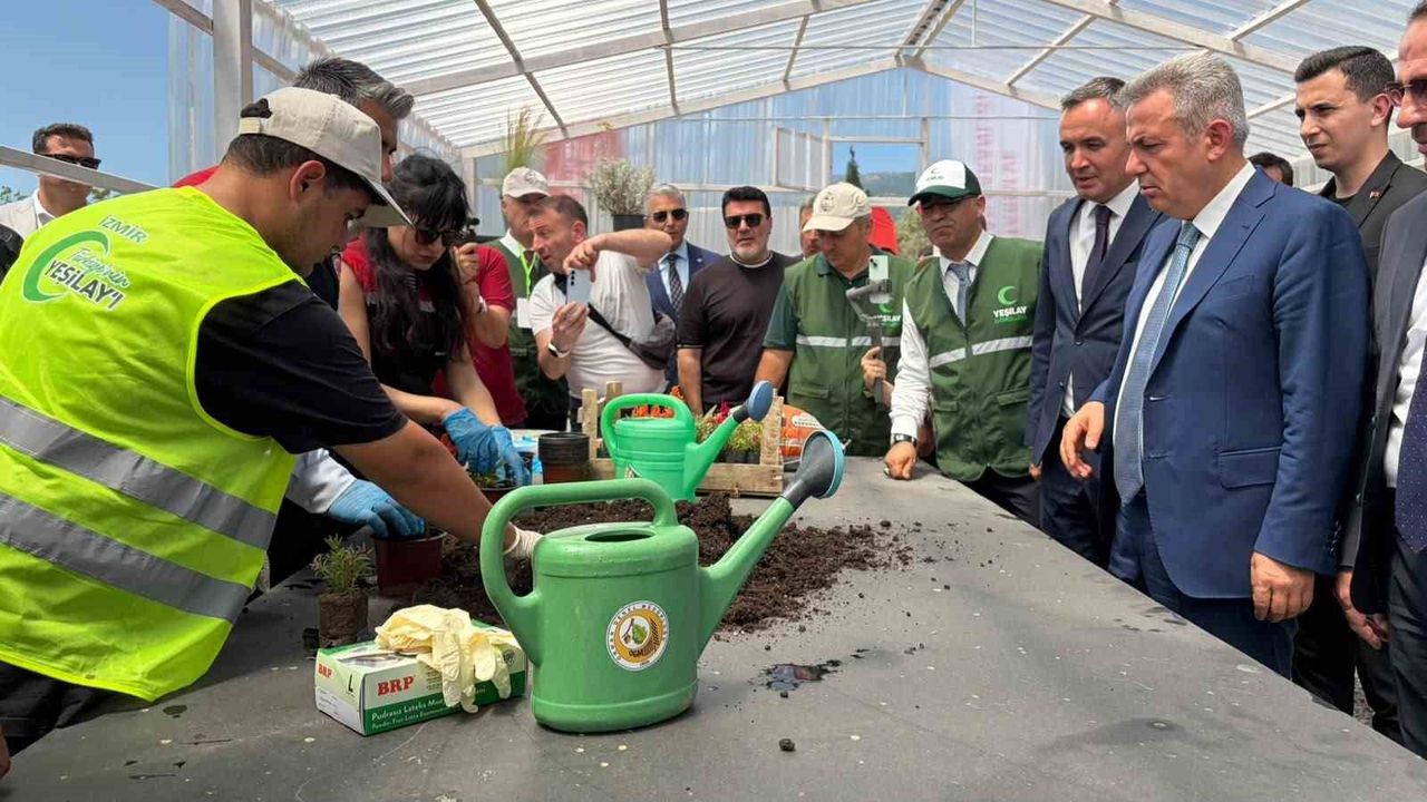 Ekrandan toprağa: İzmir'de gençler için 'Doğal Yaşam Köyü' k