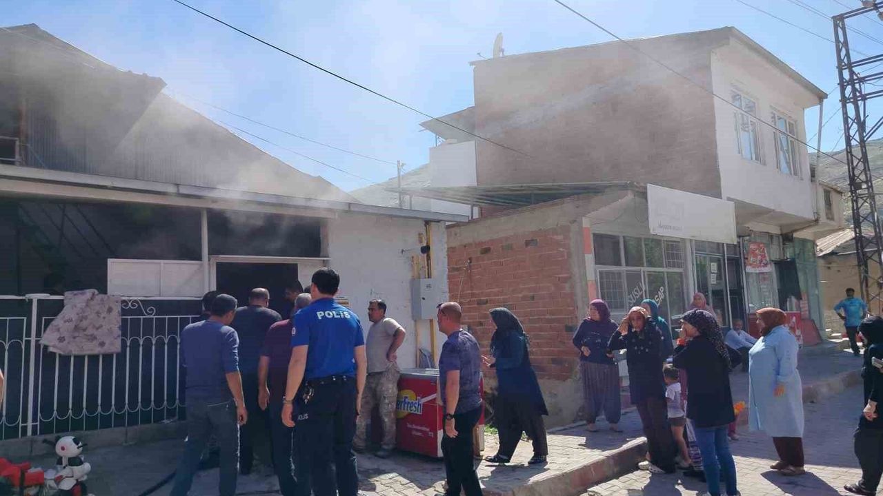 Elazığ'da ev yangını
