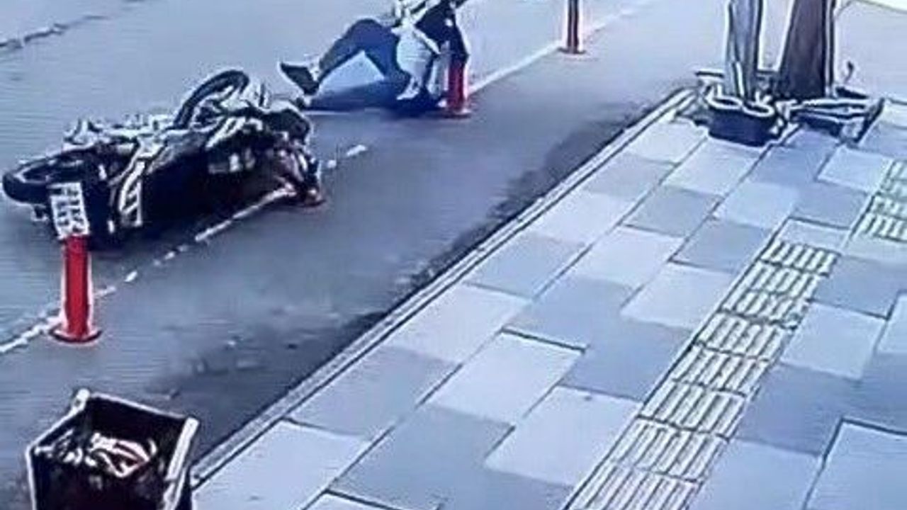 Elazığ'da motosiklet kazası kamerada