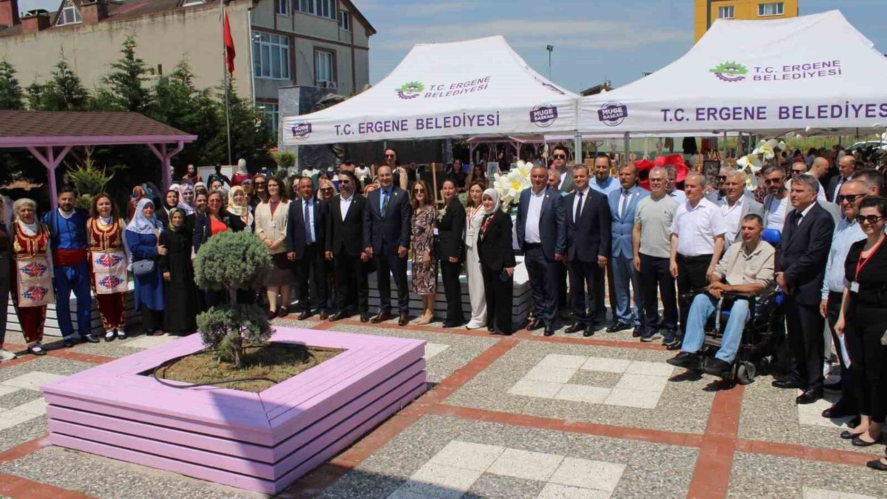 Ergene'de 'Sanata dokunan hayatlar' sergisi açıldı