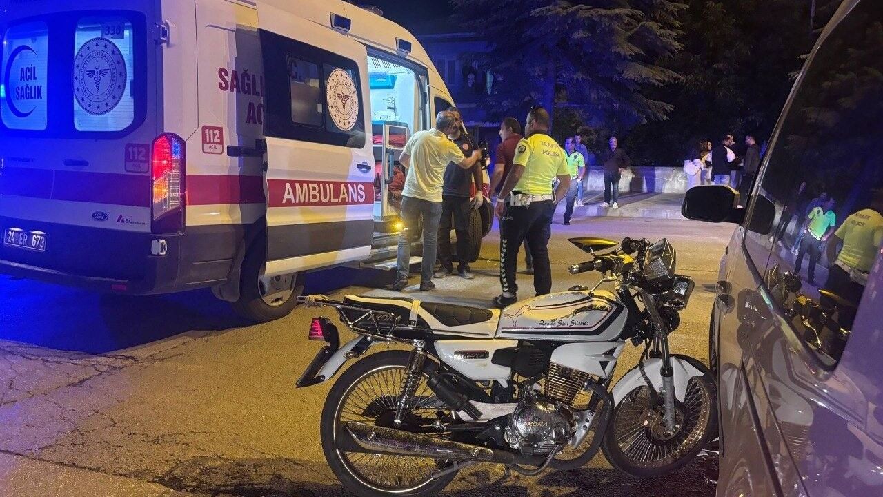 Erzincan'da otomobil ile motosiklet çarpıştı: 2 yaralı