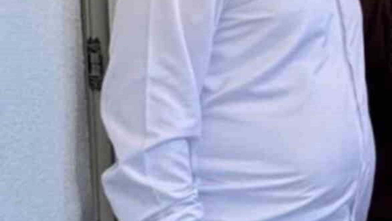 Evlilik hazırlığı yapan genç, nişanlısının önünde bıçaklanar