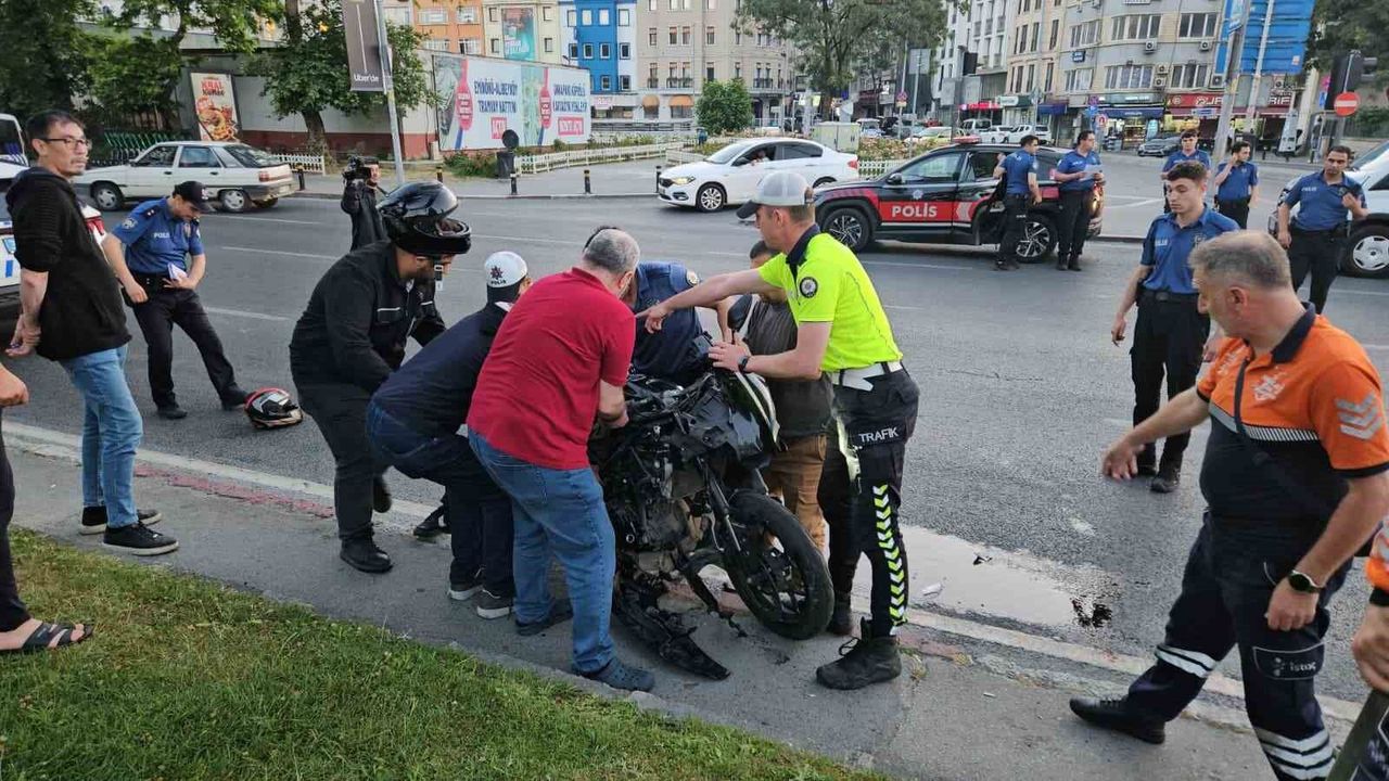 Fatih'te 3 motosiklet birbirine girdi: 1'i ağır 5 yaralı