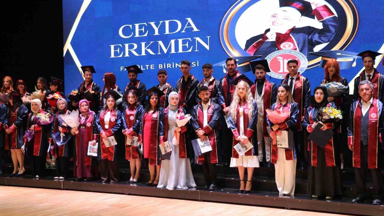 Geleceğin iletişimcileri mezuniyet heyecanı yaşadı