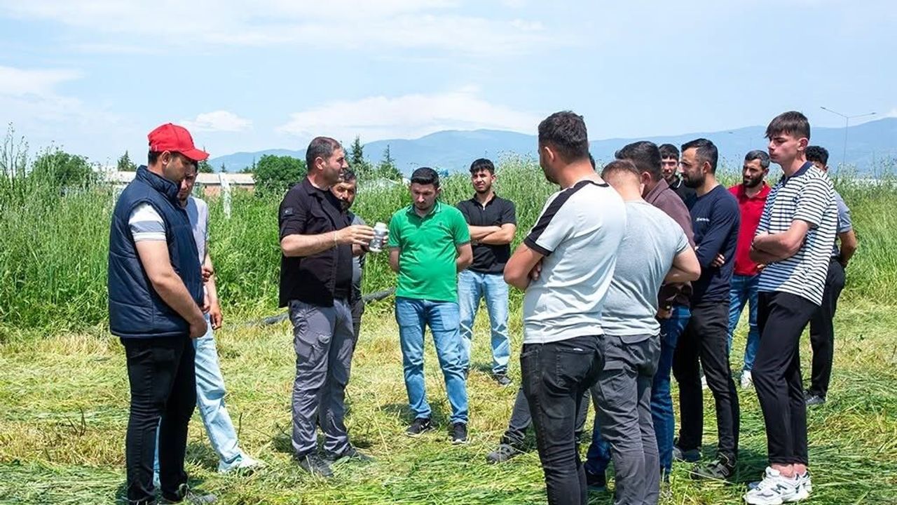 Genç çiftçi akademisinde eğitim saati