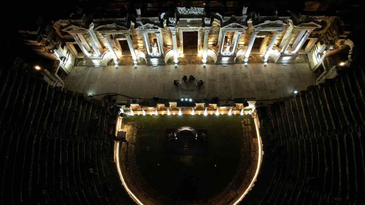 Hierapolis'te gece müzeciliğinde yeni sezon başladı
