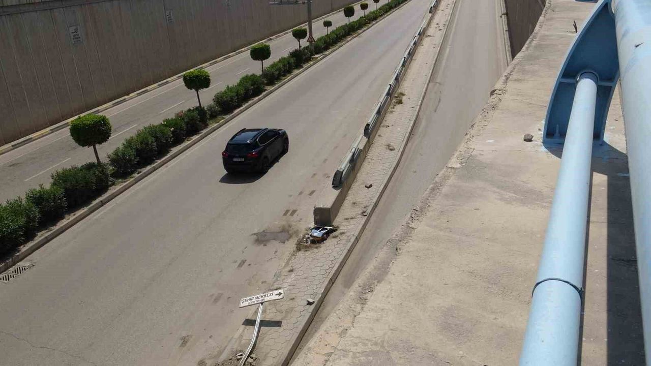 Hurdaya dönen Tofaş'taki 3 kişi yaralandı