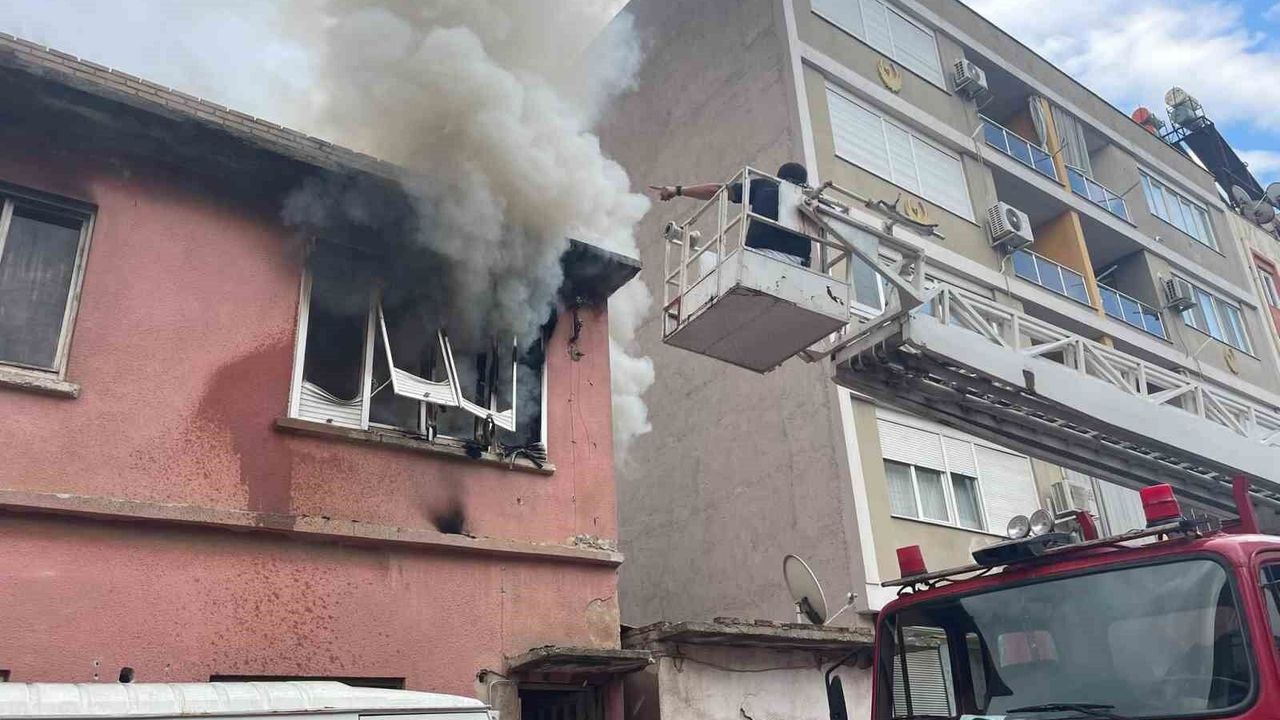 İki katlı müstakil evde çıkan yangın korkuttu