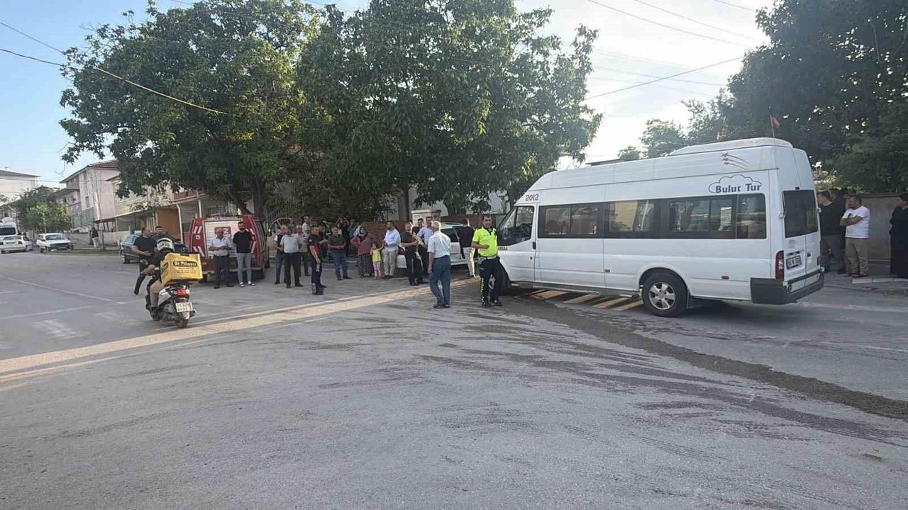 İşçi servisi ile otomobil çarpıştı: 5 yaralı