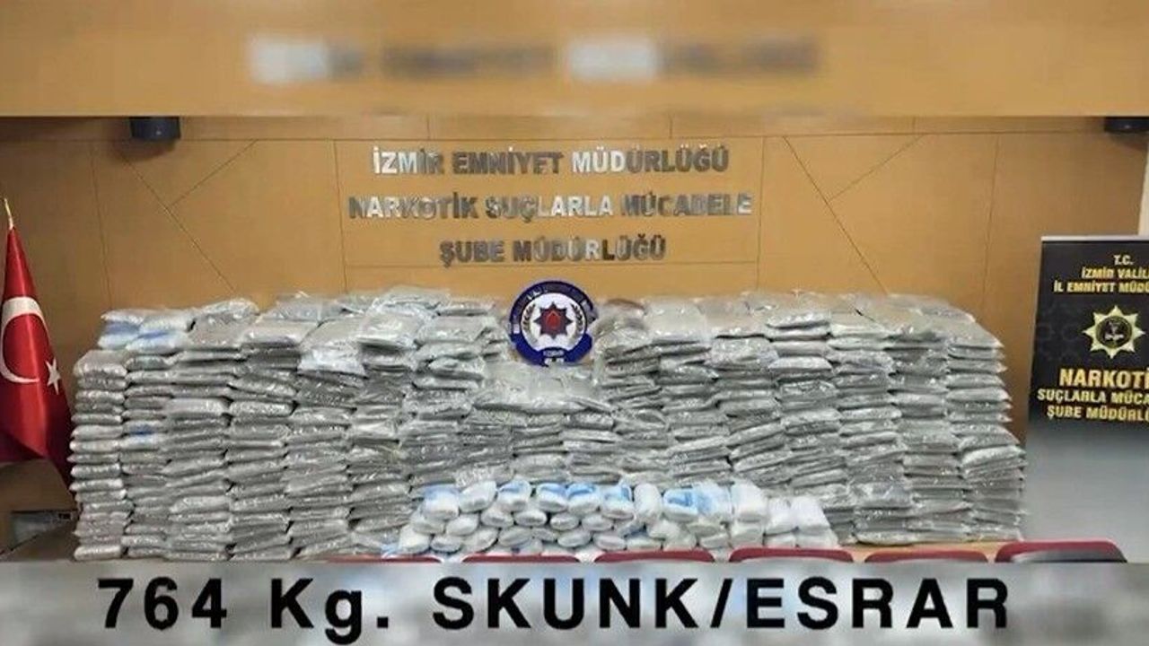 İzmir'de düzenlenen operasyonda 764 kilogram uyuşturucu madd