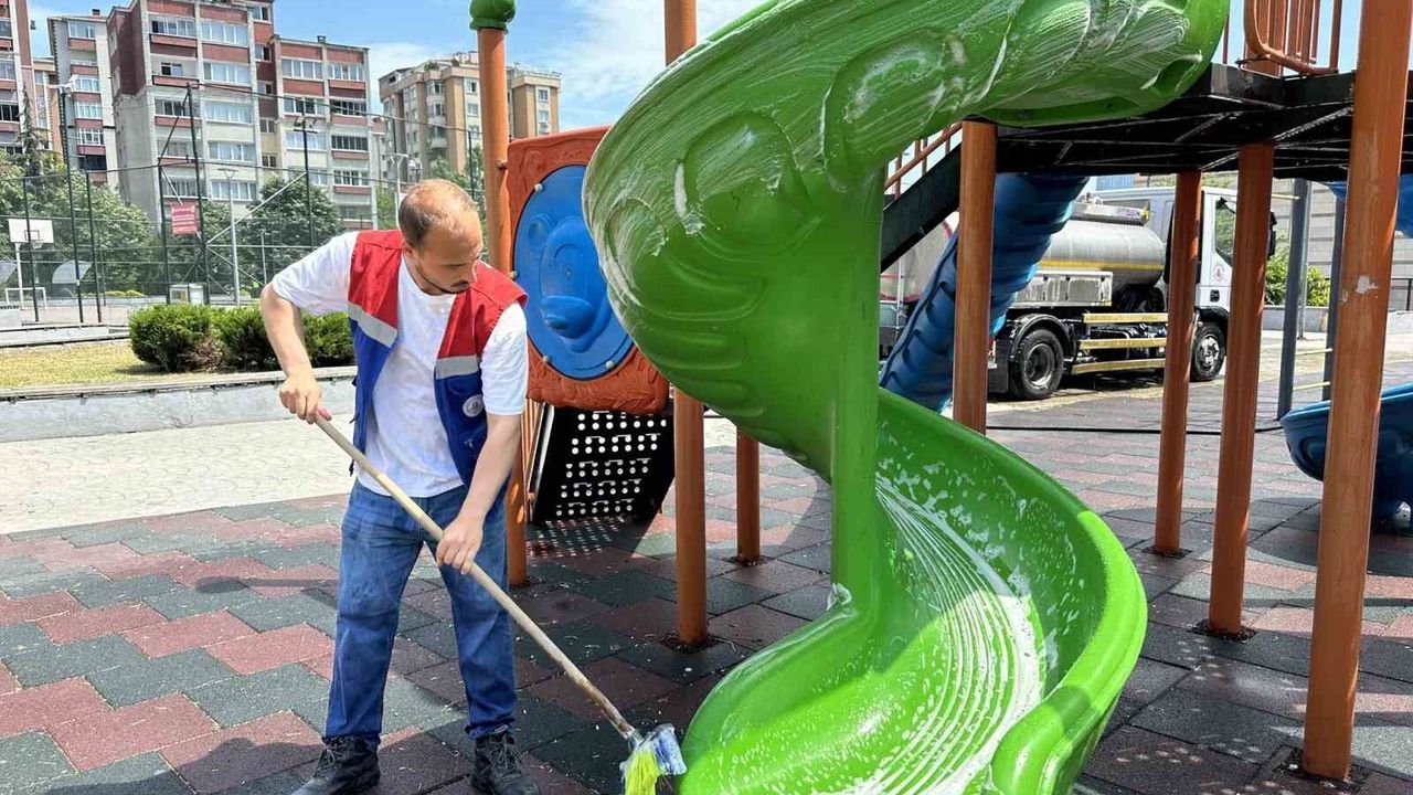 Kağıthane'de parklarda temizlik seferberliği