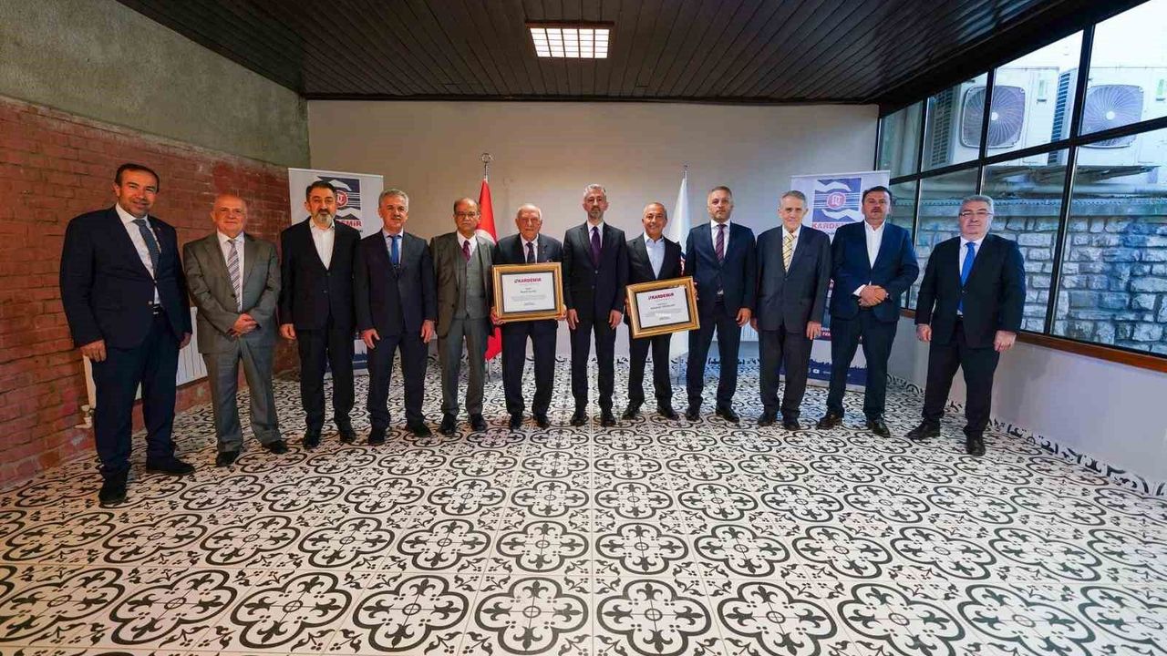 KARDEMİR'de onursal başkanlık ünvanları takdim edildi