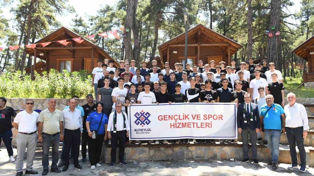 Konakpınar'da gençler sordu, Başkan Şehirli yanıtladı