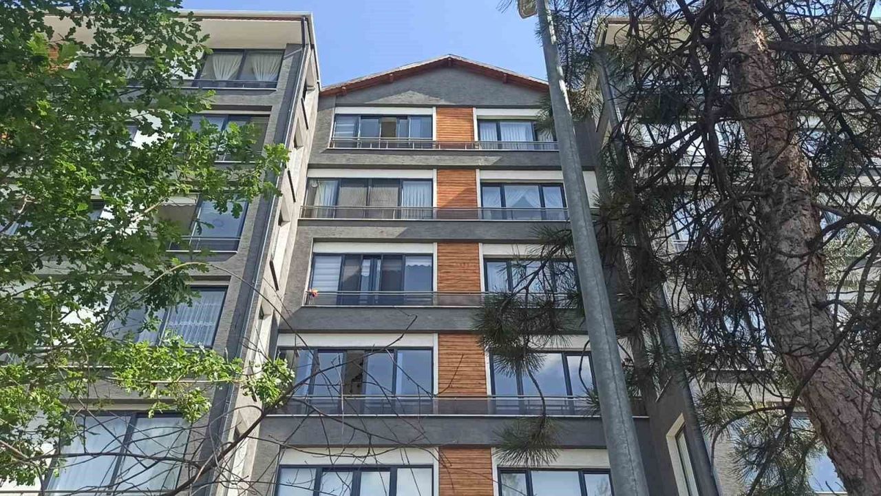 Konya'da balkondan düşen 11 yaşındaki çocuk ağır yaralandı