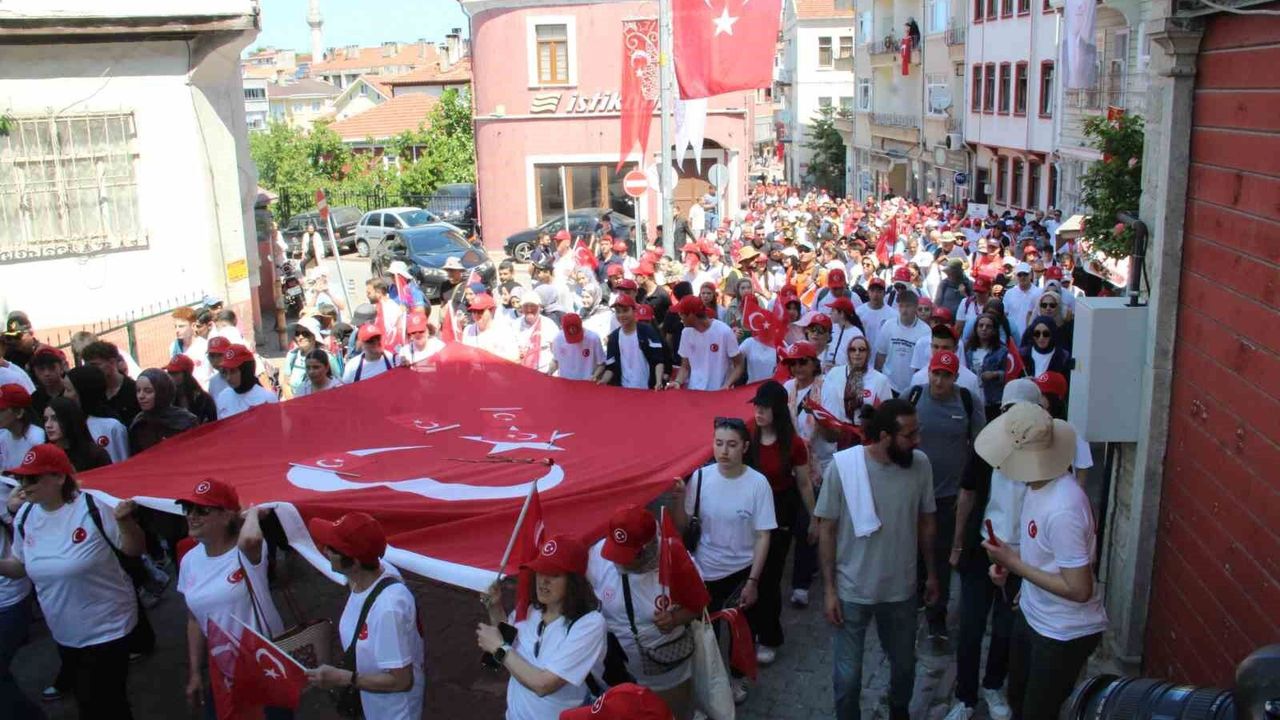 Kurtuluş Savaşı ruhunu, 95 kilometrelik İstiklal Yolu yürüyü