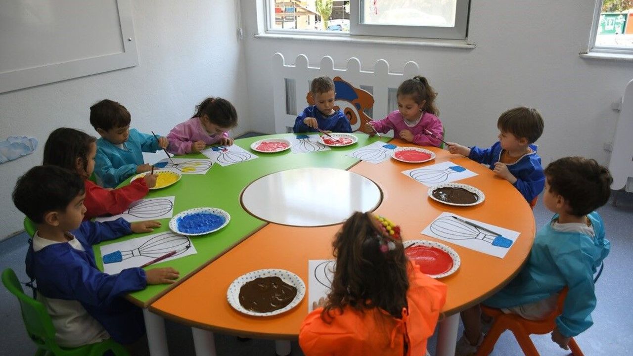 Kuşadası'ndaki Çocuk Gelişim Merkezi yazın da hizm
