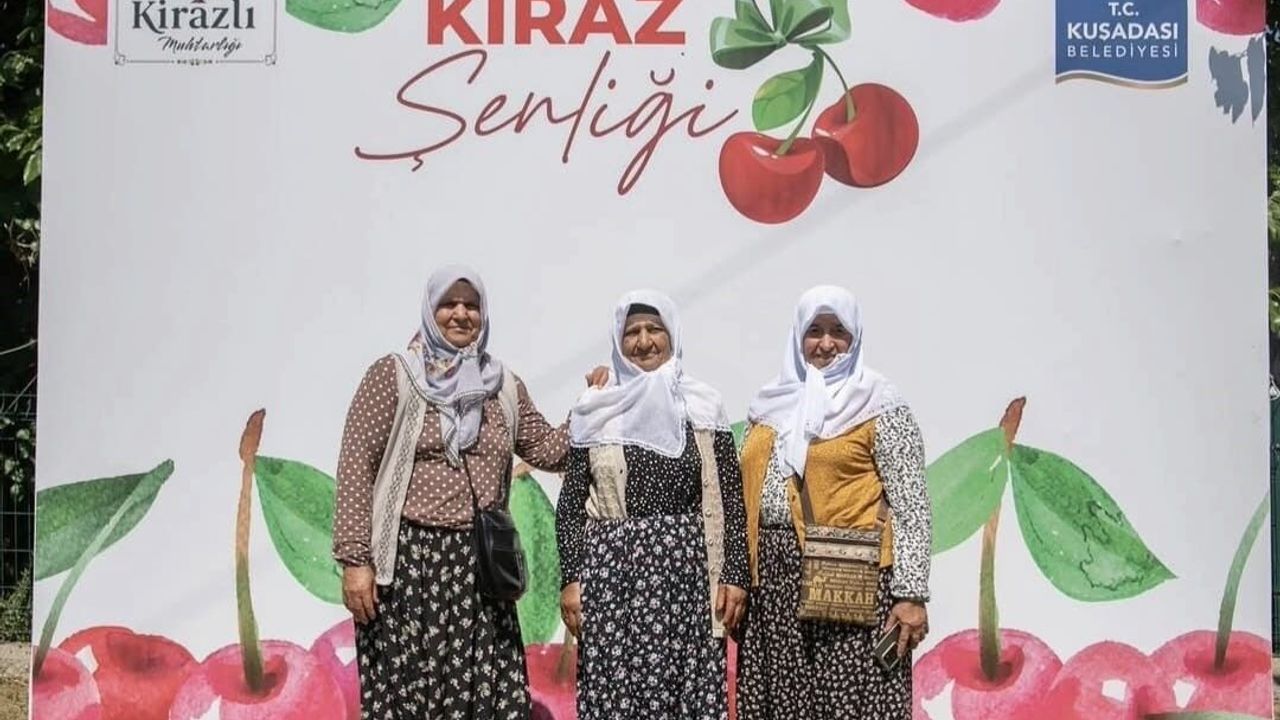 Kuşadası'ndaki Kiraz Şenliği binlerce ziyaretçiyi ağırladı