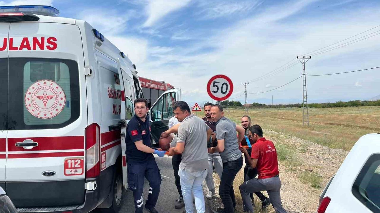 Malatya'da iki hafif ticari araç çarpıştı: 3 yaralı