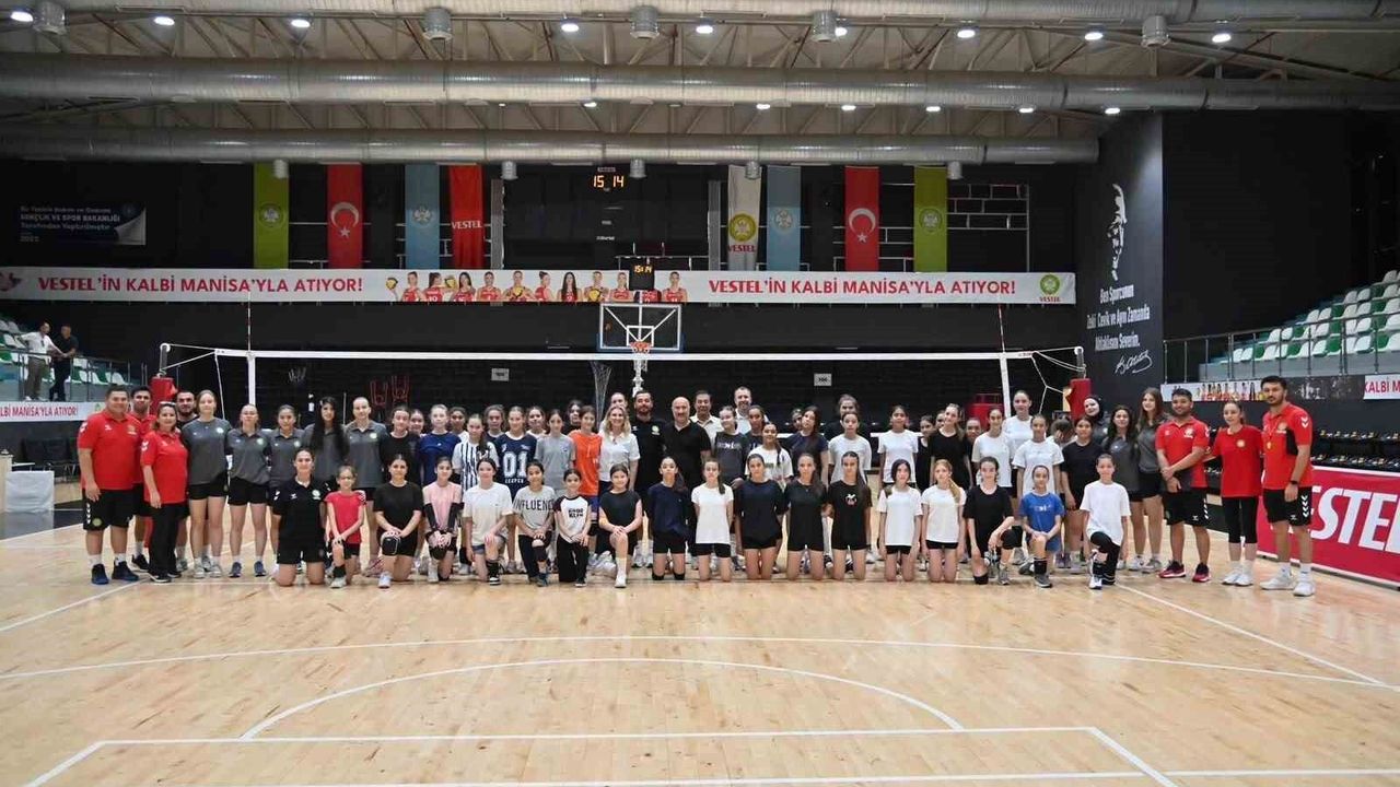Manisa BBSK'da geleceğin sultanları parkeye çıktı