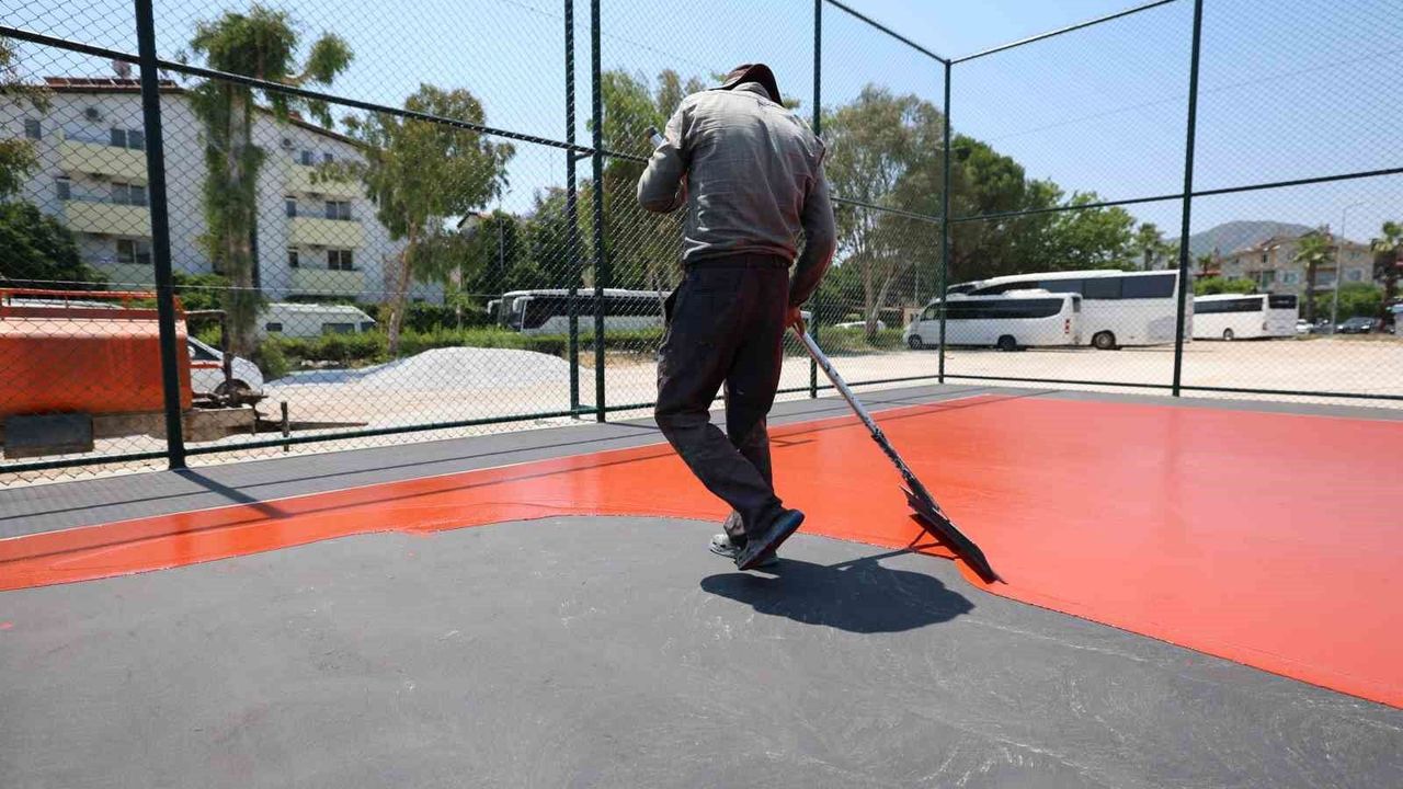 Marmaris'te beş mahalleye spor yatırımı