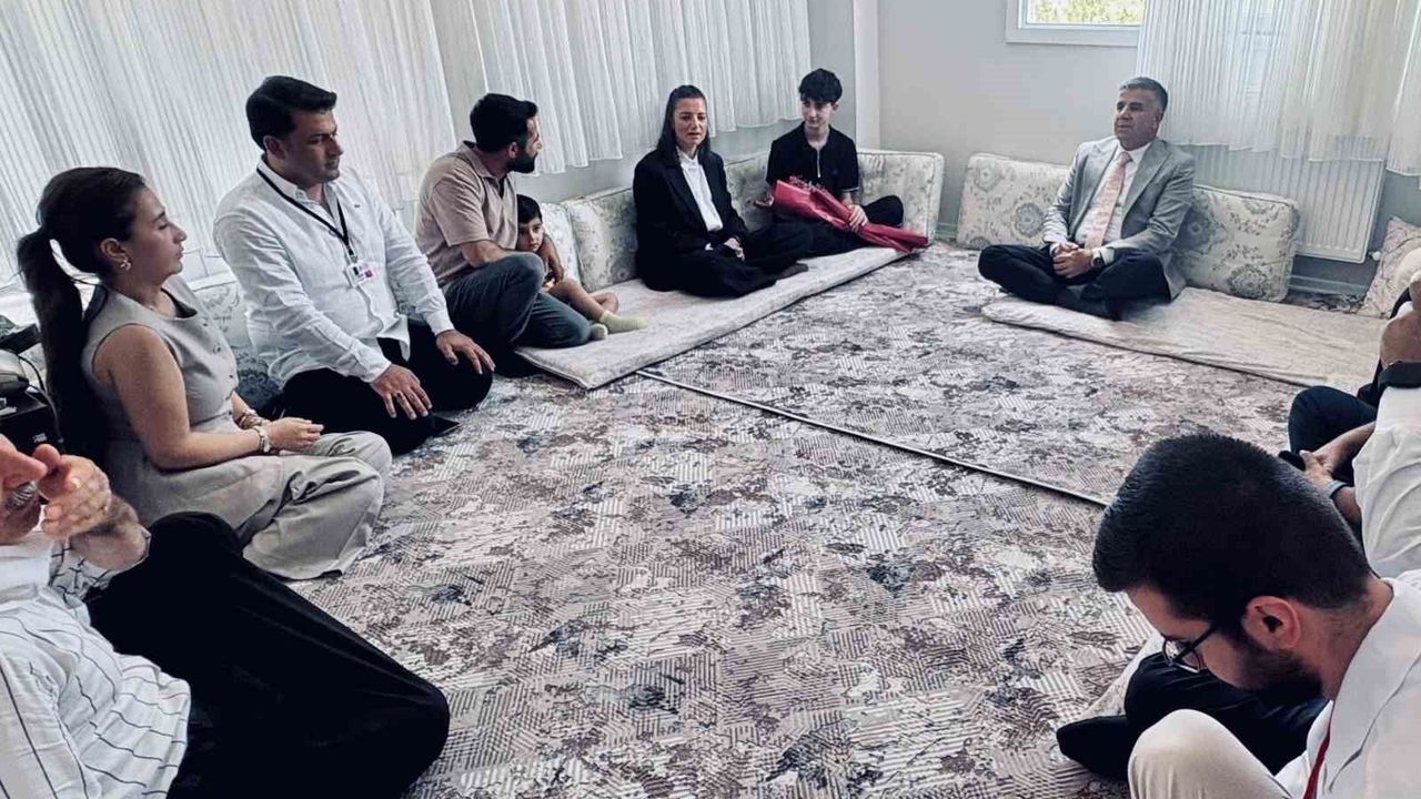 MEB Genel Müdürü Durna, okul saldırısından etkilenen öğrenci