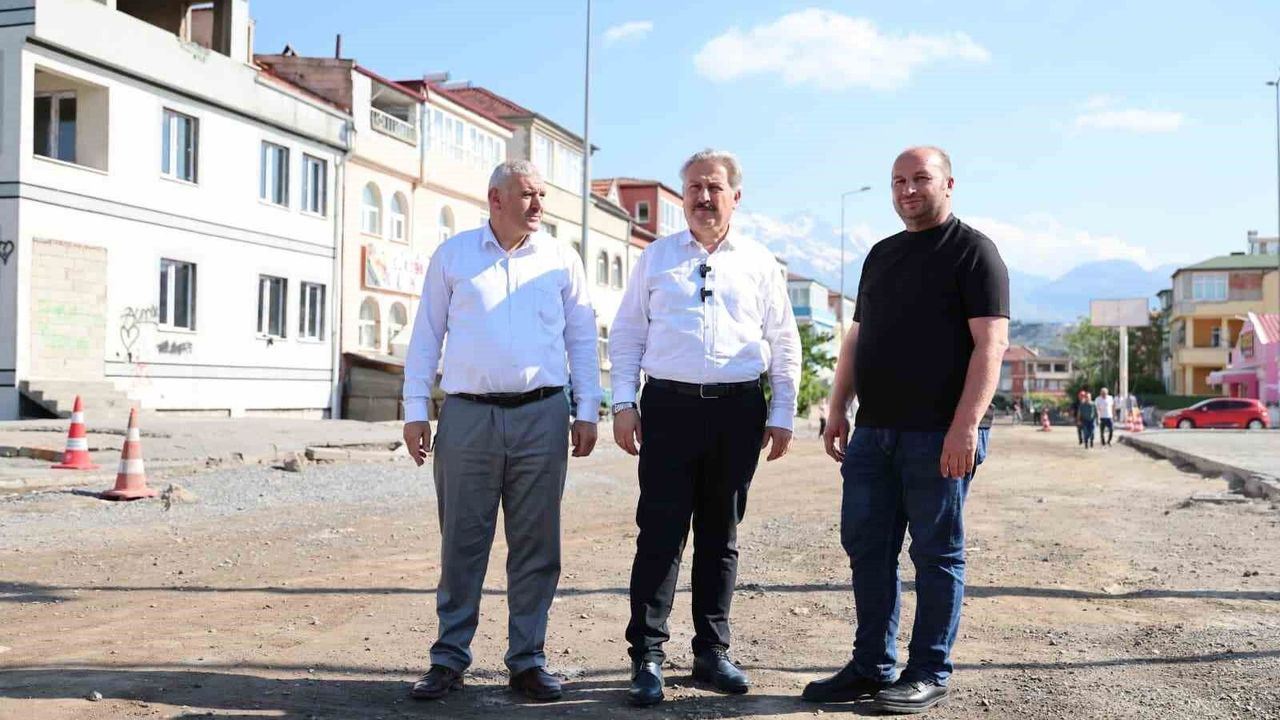Melikgazi Belediyesi'nden 4 mahalleye asfalt atağı