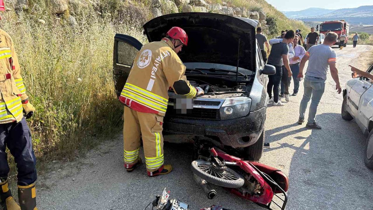 Motosiklet otomobille çarpıştı: 1 yaralı