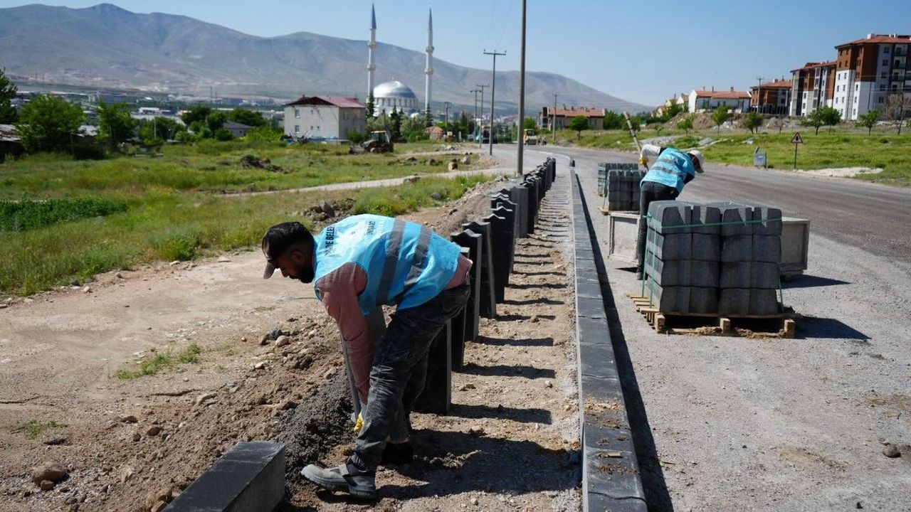 Niğde Belediyesi'nden kent genelinde yol ve altyapı seferber
