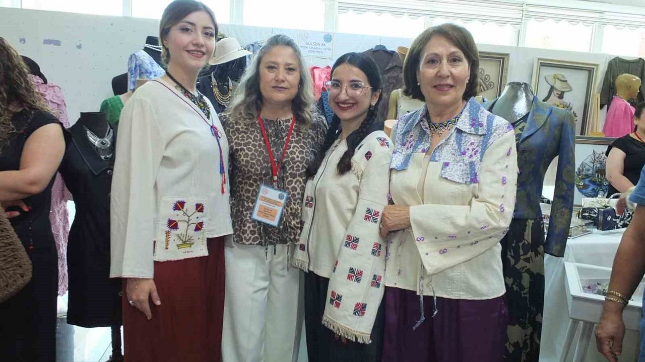 Ninelerinin dokuduğu kumaşlardan dikilen bluzlarla defileye 