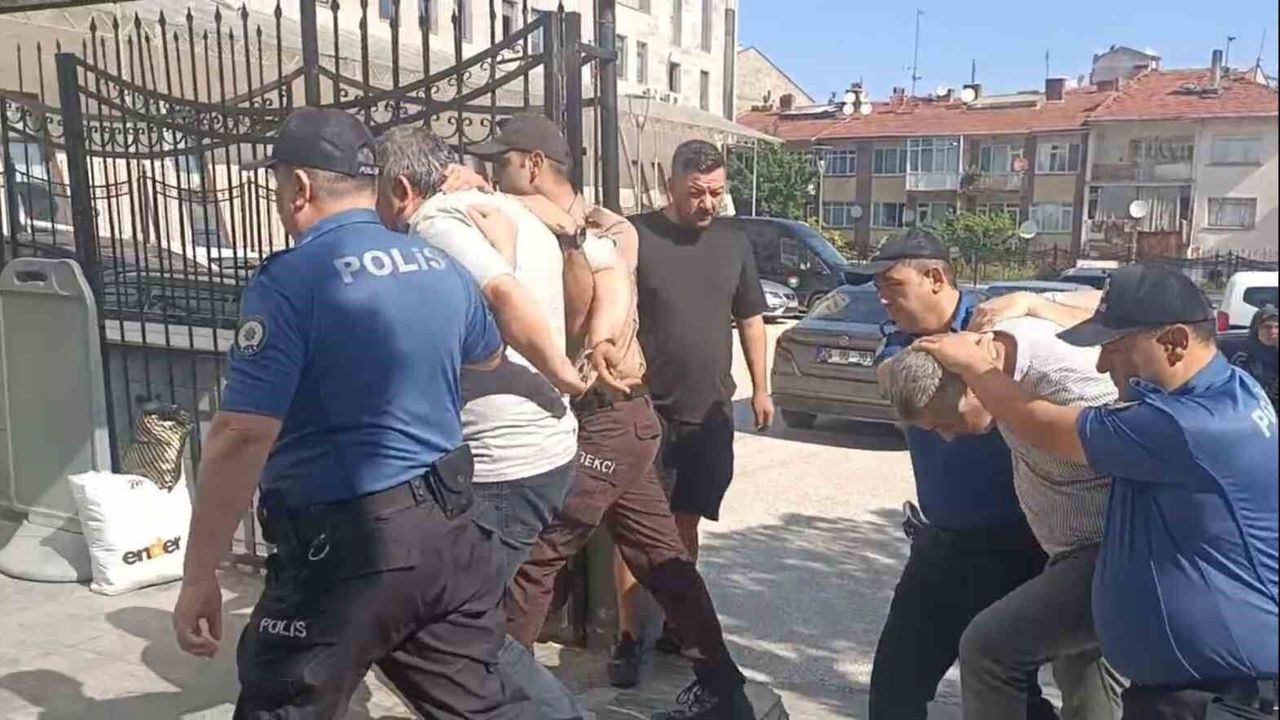 Okul girişinde bekçiyi darp eden 2 şahıs tutuklandı
