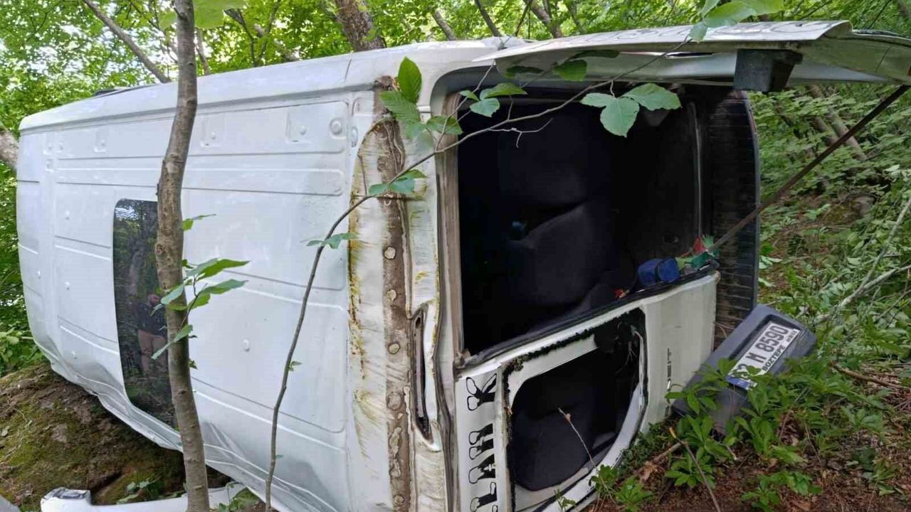 Ordu'da yolcu minibüsü uçuruma yuvarlandı: 9 yaralı