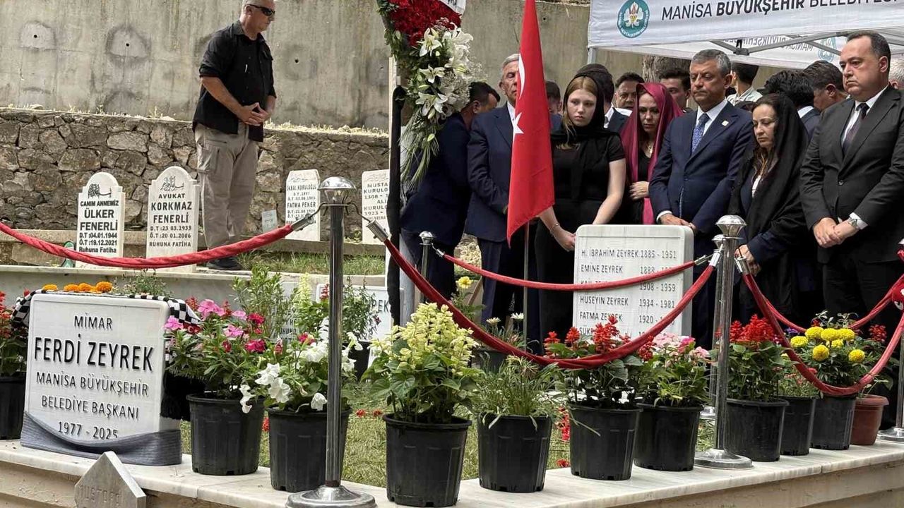 Özgür Özel ve Mansur Yavaş'tan Ferdi Zeyrek'e vefa ziyareti