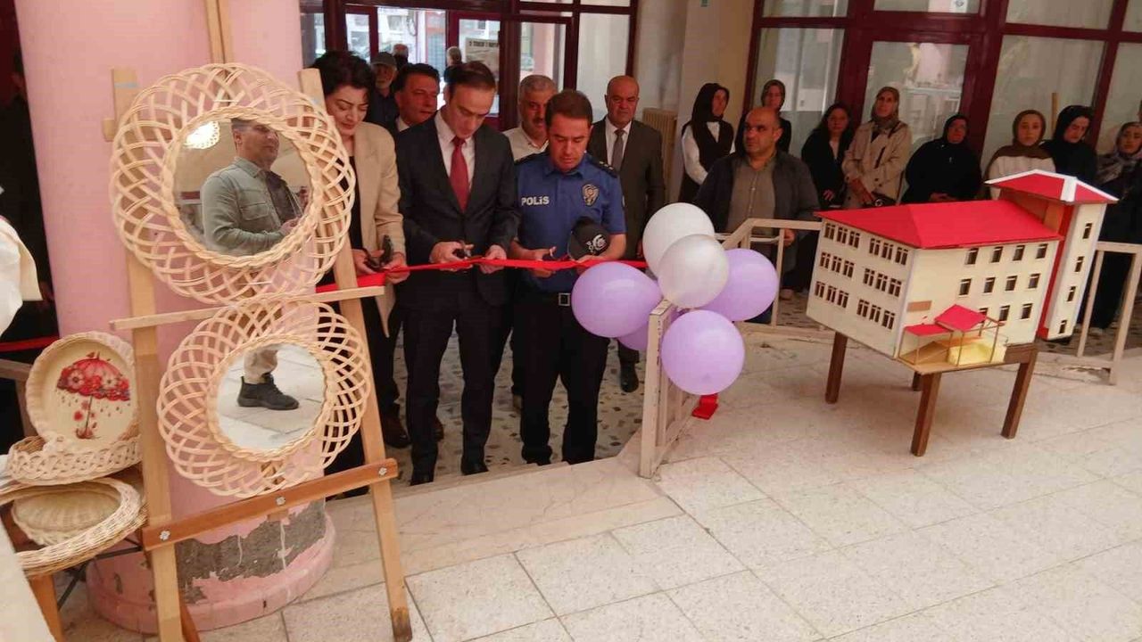 Posof Halk Eğitimi Merkezi'nden görkemli yıl sonu sergisi: 4