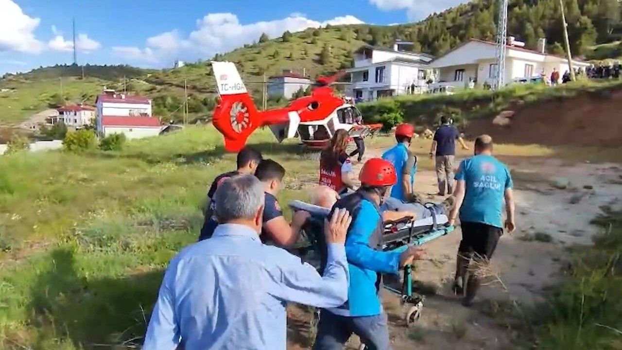 Refahiye'de göğüs ağrısı geçiren hasta hava ambulansıyla has