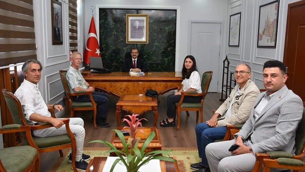 Salihli Kaymakamı Güldoğan, Sardes kazı ekibini ağ
