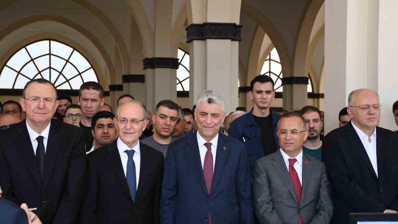 Sanayici Mehmet Ali Topçuoğlu, dualarla son yolculuğuna uğur