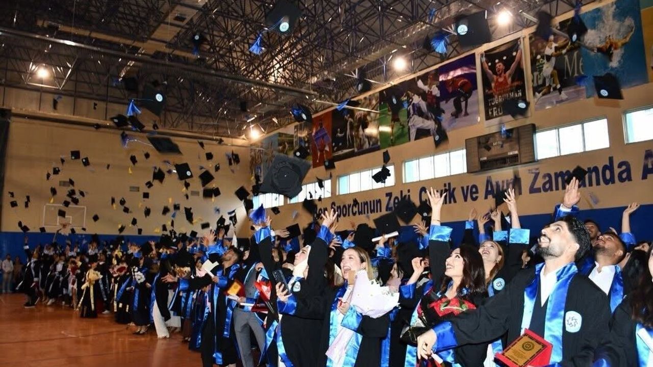 Sarıkamış Spor Bilimleri Fakültesi'nde mezuniyet c