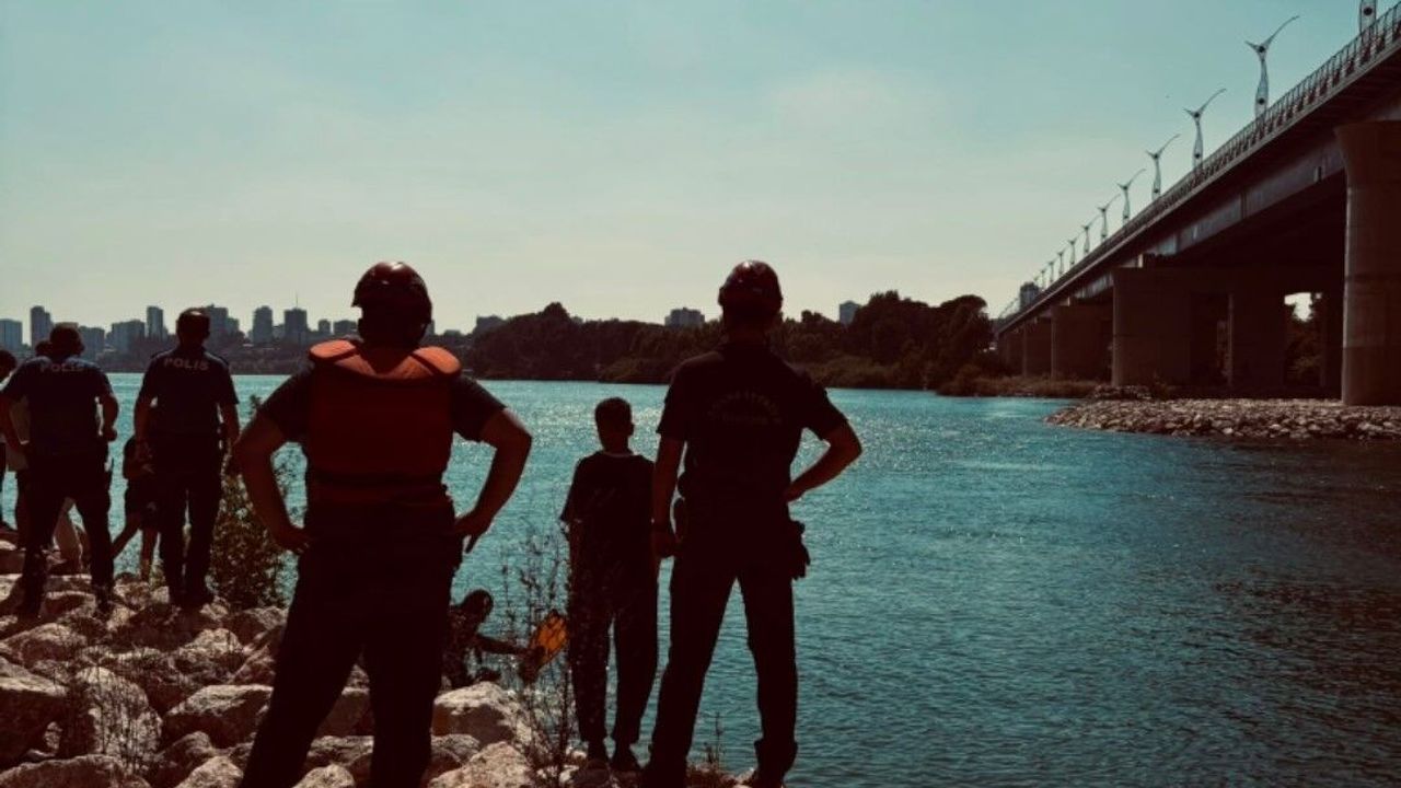 Seyhan Nehri'ne giren çocuk boğuldu