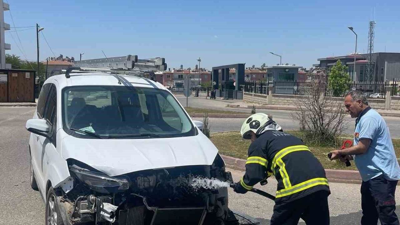 Siirt'te otomobiller çarpıştı