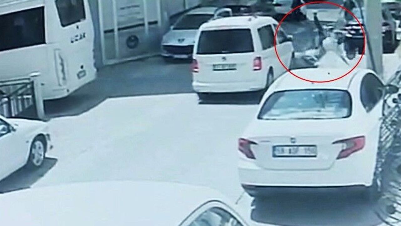 Tekirdağ'da yürekleri ağza getiren kaza kamerada: Motosikletin üzerinden böyle fırladı