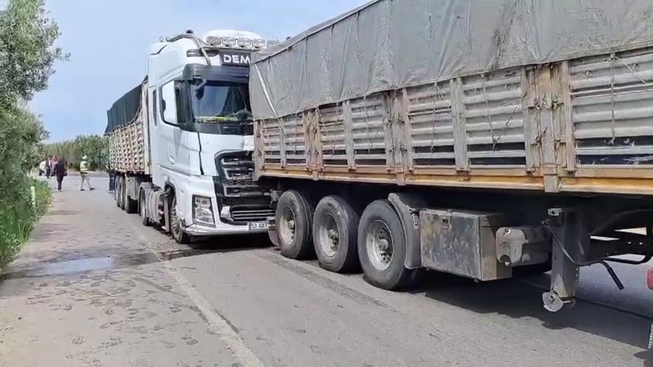 Tırlar çarpıştı facianın eşiğinden dönüldü