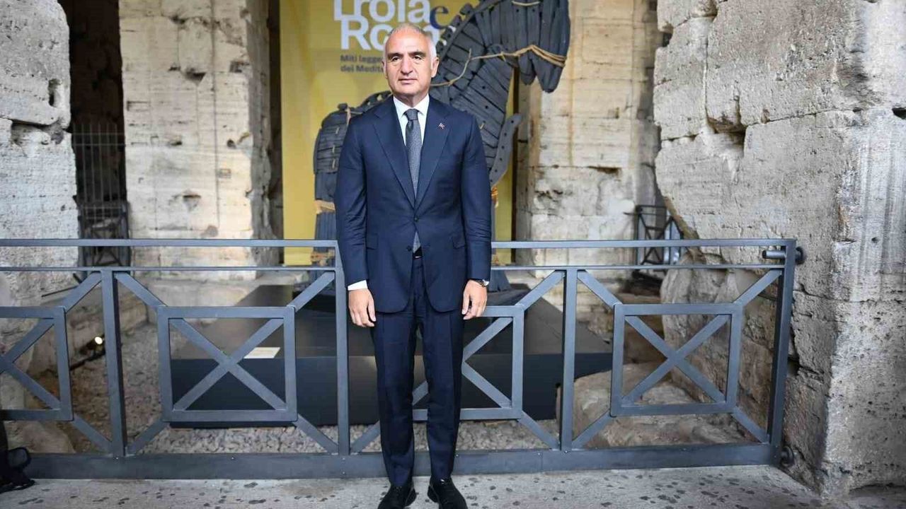 'Troya Sergisi' 221 eserle Roma'da