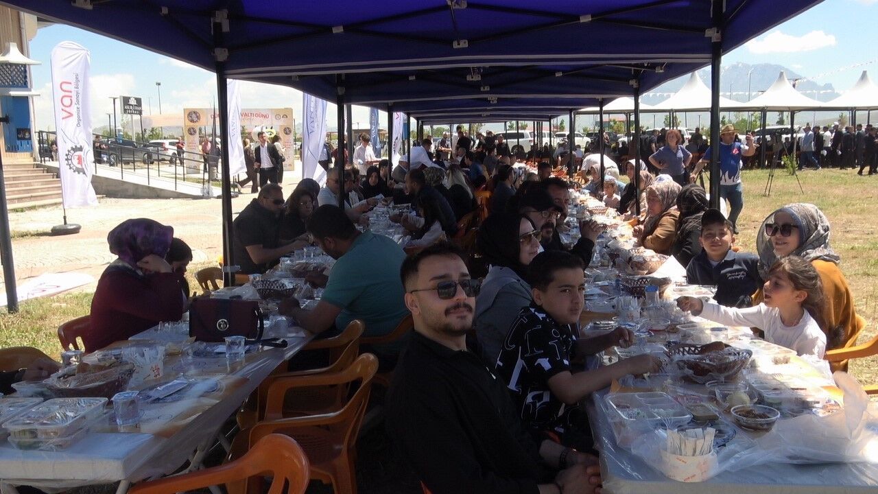 Van'da 'Dünya Kahvaltı Günü' renkli görüntülerle kutlandı